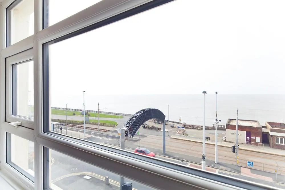 Queens Mansions: Clitheroe Suite Blackpool Apartment